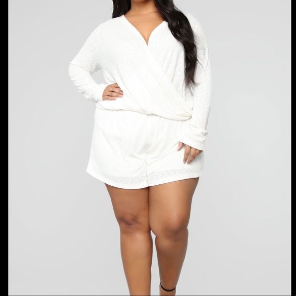 🔥🔥Fashion Nova : Annabelle twist front romper - Picture 3 of 7